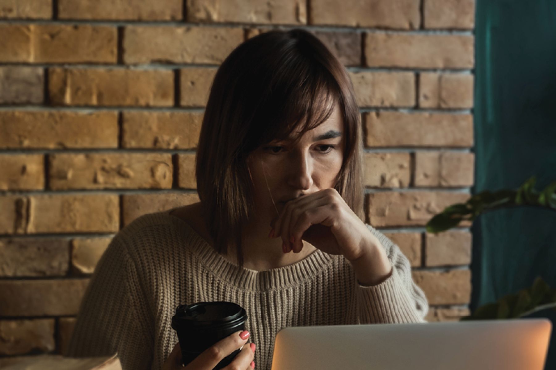 Woman working on her laptop in a coffee shop