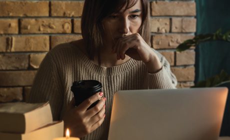 Woman working on her laptop in a coffee shop